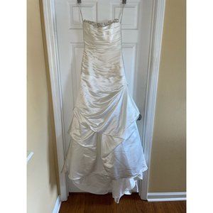 NWT Davids Bridal Ivory Wedding Gown Strapless Roushed Pick ups  Accent beading